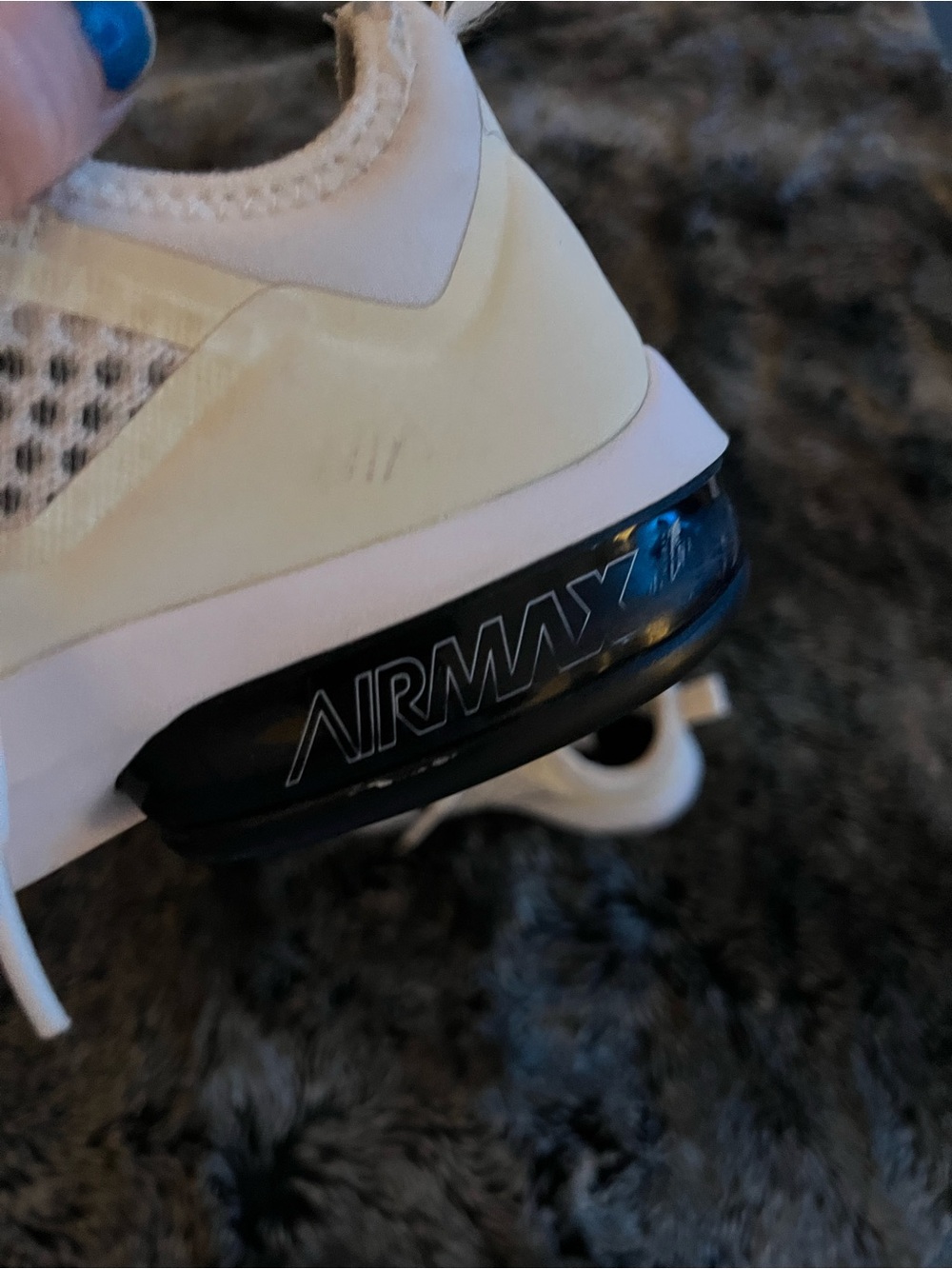 Nike White Mesh Sneakers with Black Swoosh women’s 8 - Picture 2 of 6